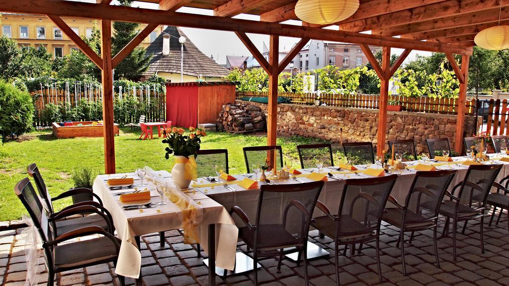 Excalibur A Restaurace בית הארחה Moravská Třebová