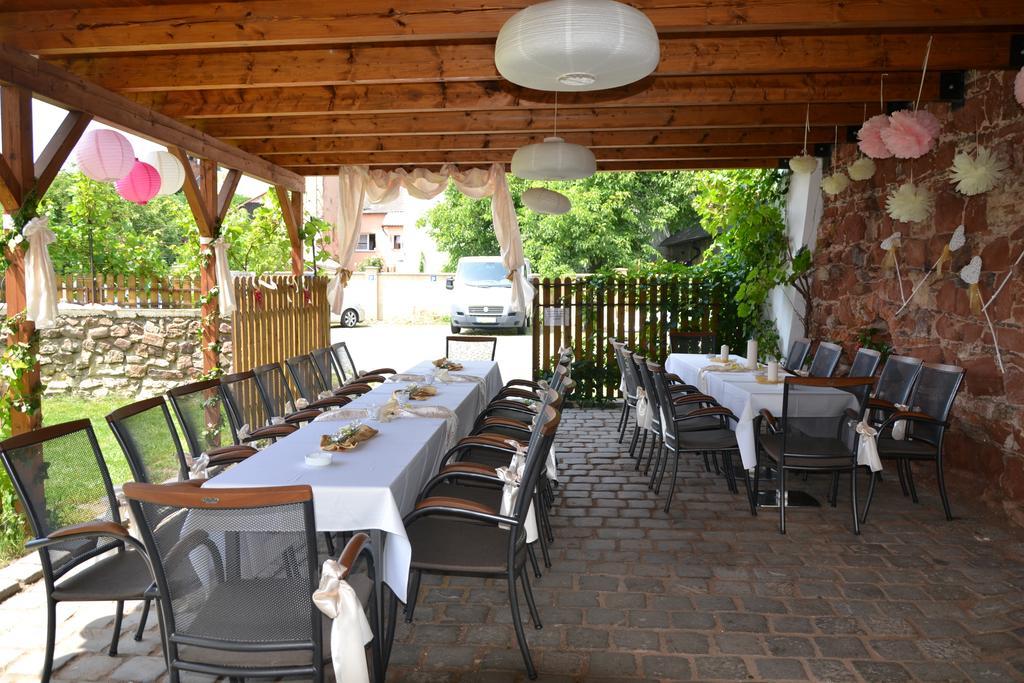 בית הארחה Excalibur A Restaurace Moravská Třebová